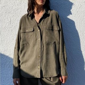 ARITZIA Group by Babaton
Oversized Utility Button-Up
Oversized button-up shirt